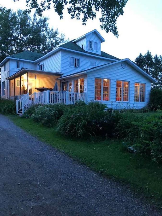 Gite Macdale B&B Paspebiac Exteriör bild