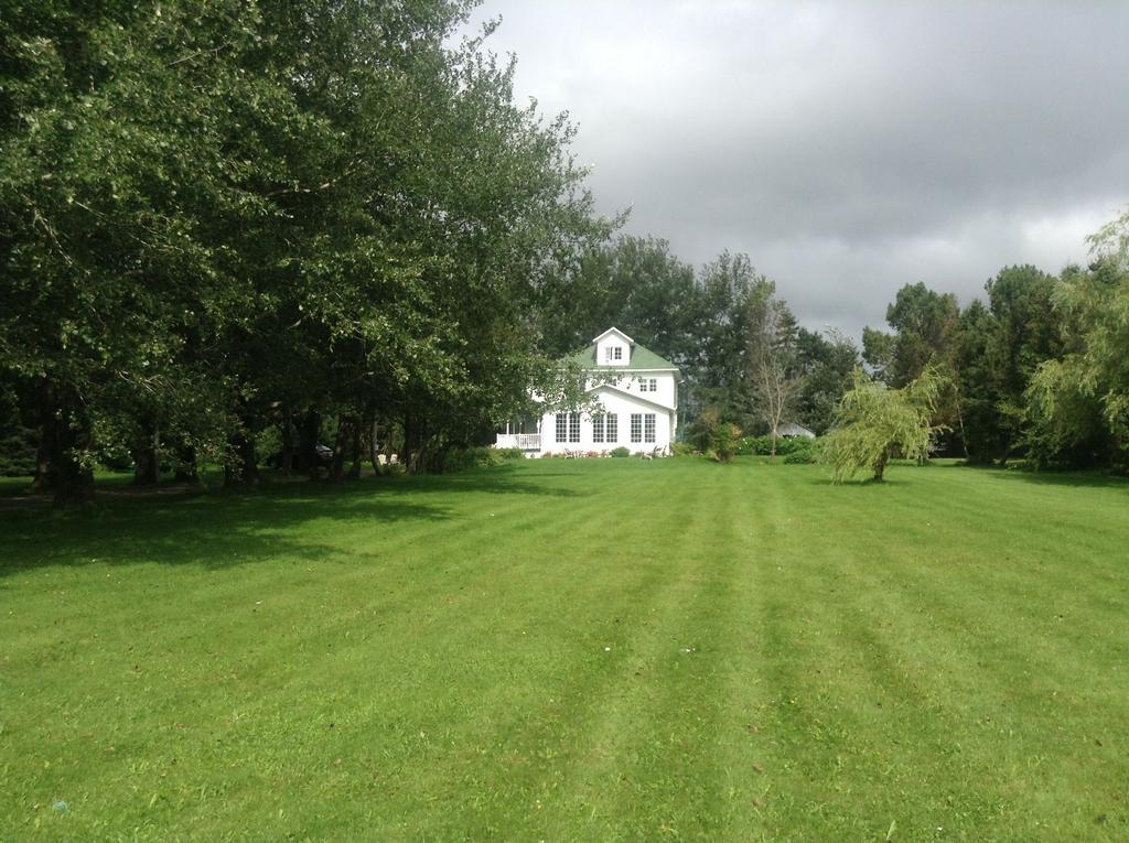 Gite Macdale B&B Paspebiac Exteriör bild